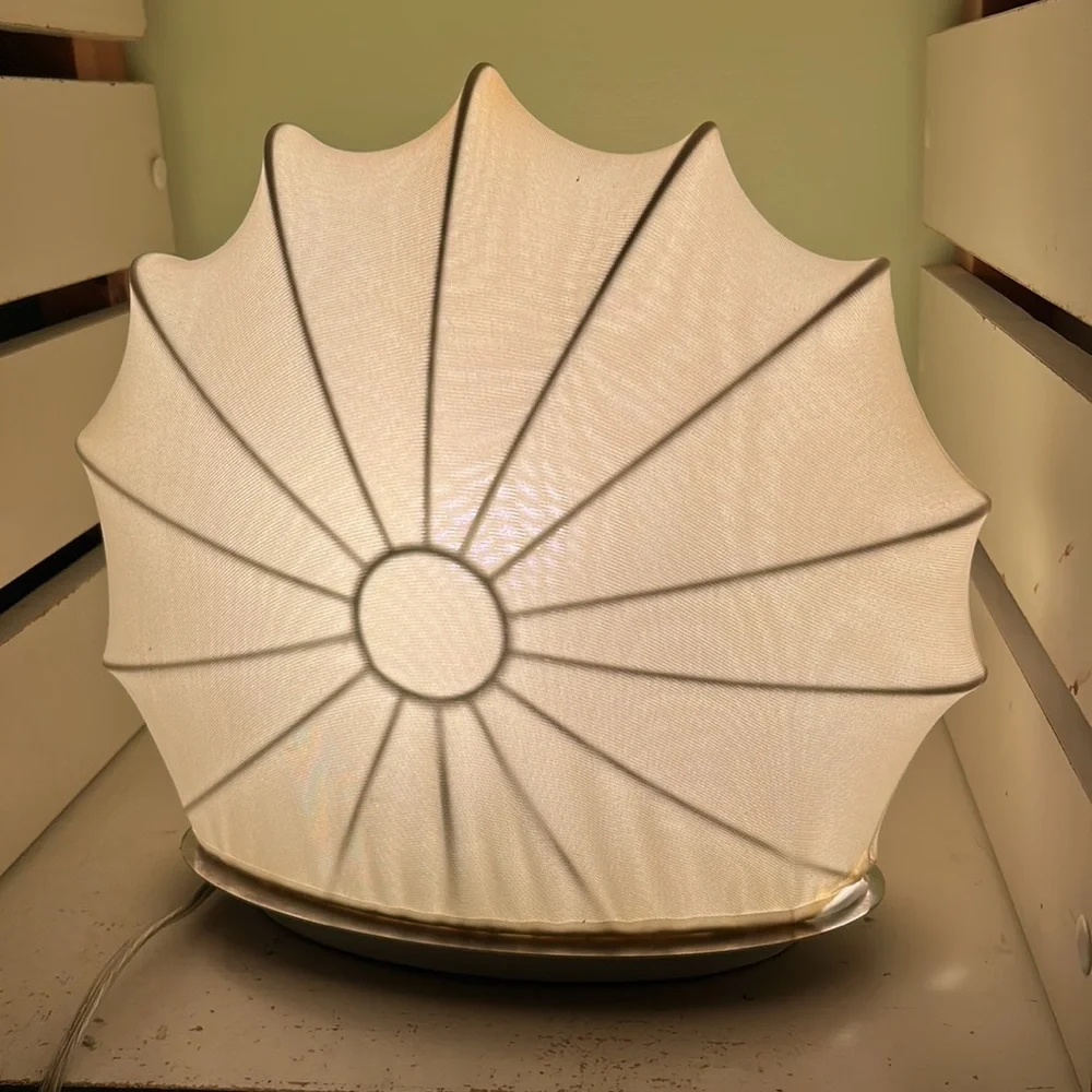 Beautiful shell shape lighting - Picture 4 of 4